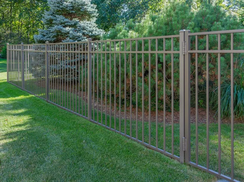 Bronze aluminum fence detail in a Central Florida property