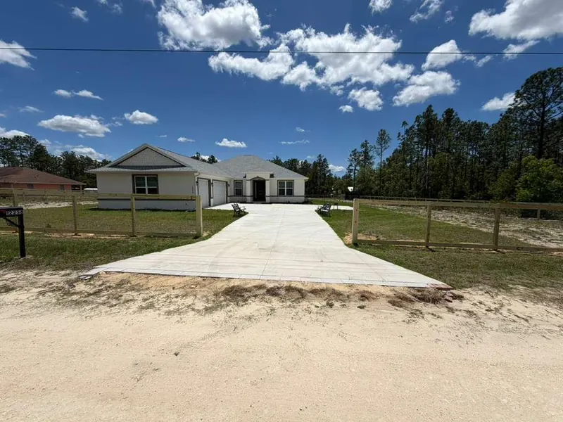 Wood fence run along a property line in Central Florida